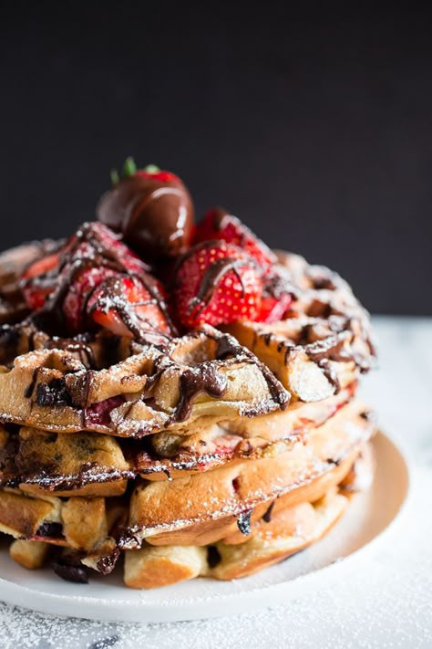 Chocolate Covered Strawberry Buttermilk Baffles Buttermilk Waffles, Chocolate Covered Strawberry, Think Food, Food Goals, Waffle Recipes, Cafe Food, Yummy Food Dessert, Pretty Food, Food Cravings