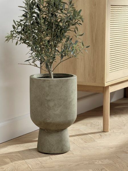 Plant pot SOLVI D25xH40cm green | JYSK Neutral Plant Pots, Plant Styling Ideas, Modern Plant Pots, Indoor Plants Decor Living Room, Large Plant Pots, Fake Plants Decor, Garden Indoor, Plants Decor, Pot Plant