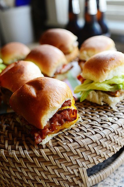 Grilled Chicken Bacon Sliders Chicken Bacon Sliders, Bacon Sliders, Field Meals, Chicken Cook, Harvest Food, Chicken Sliders, Pioneer Woman Recipes, Ree Drummond, Think Food