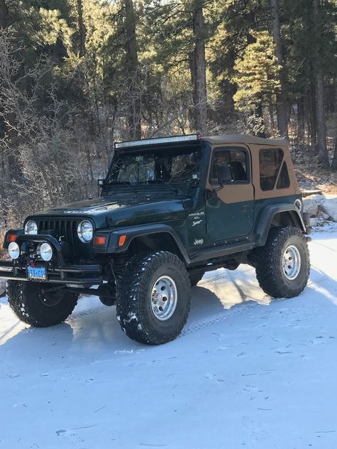 Old School Jeep Wrangler, Jeep Wrangler Old Model, Older Jeep Wrangler, Jeep Wrangler Sport 2 Door, 2000s Jeep Wrangler, Off Road Jeep Wrangler, Old Jeep Truck, 90s Jeep Wrangler, Green Jeep Wrangler Aesthetic