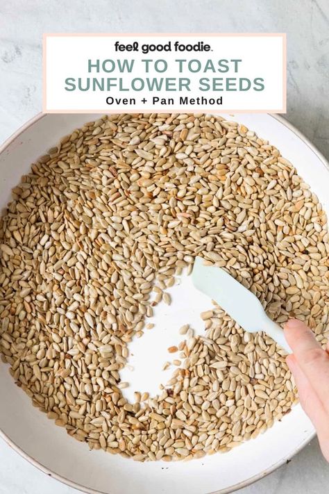 Roasting Sunflower Seeds, Sunflower Seed Recipes, Trail Mix Cookies, Raw Pumpkin Seeds, Oven Pan, How To Roast, Kitchen Skills, No Calorie Snacks, Roast Pumpkin