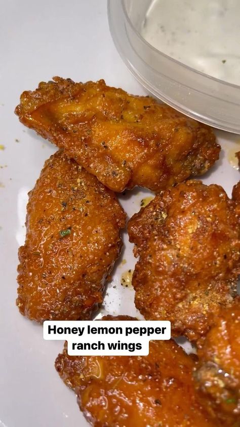 Lemon Pepper Wings, Soul Food Dinner, Honey Lemon, Food Recepie, Lemon Pepper, Chicken Wing Recipes, Chicken Dishes Recipes, Wing Recipes, Food Videos Cooking