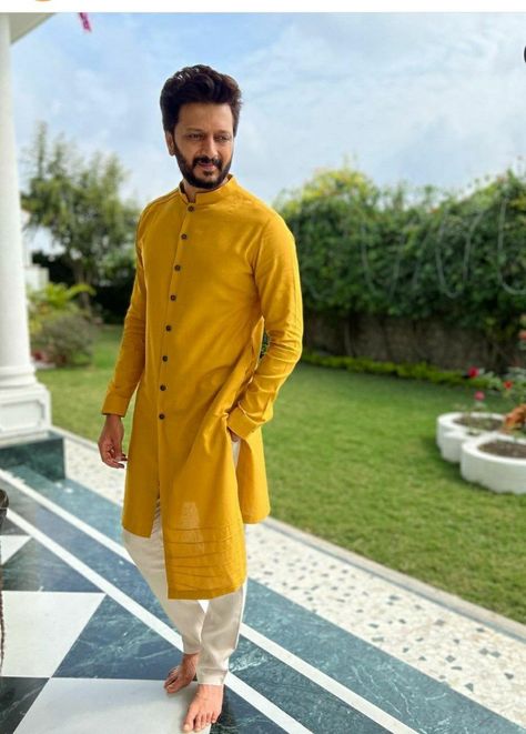 Kurtas For Men Style Indian Yellow, Yellow Haldi Outfit For Men, Yellow Haldi Outfit For Groom, Haldi Dress For Men Yellow, Haldi Kurta For Groom, Yellow Kurta Men For Haldi, Haldi Look For Groom, Haldi Outfits For Men, Haldi Outfit For Men