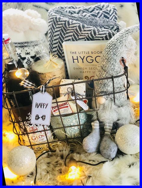 Winter Gift Basket, Helpful Pictures, Hygge Gift Basket, Hygge Vibes, Gifts For Teenage Girls, Diy Gifts To Make, Shower Prizes, Best Friend Christmas Gifts