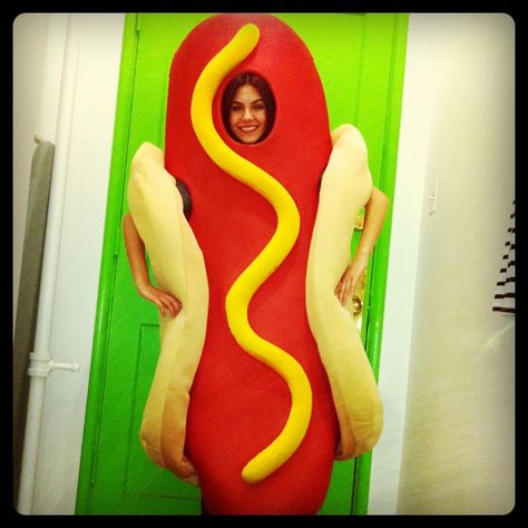 Does this picture make my buns look big? Hot Dog Costume, Burger Costume, Hotdog Costume, Big Talk, Food Costumes, Burger And Fries, Dog Costume, Victoria Justice, People Dress