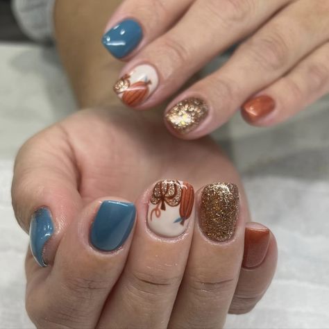 Fall Baby Shower Nails Boy, Tourquise Nails Design Short, Green Pumpkin Nails, Fall Nails With Teal, Teal And Orange Fall Nails, Teal Pumpkin Nails, Fall Nails For Wedding, Fall Baby Shower Nails, Creative Fall Nails