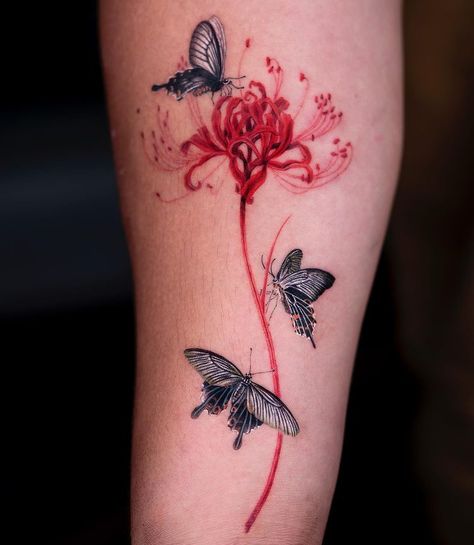 Red Spider Lily Tattoo, Tattoo With Butterfly, Lilly Flower Tattoo, Spider Lily Tattoo, Lillies Tattoo, Lily Tattoo Design, Lily Flower Tattoos, Red Spider Lily, Spider Lily