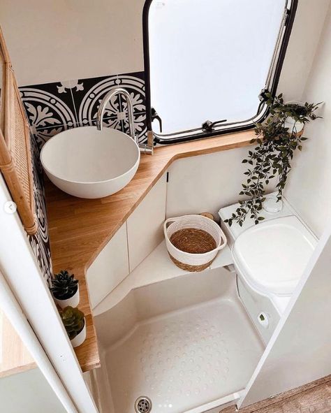 Bathroom Cubicle, Caravan Interior Makeover, Toilet And Bathroom, Camper Bathroom, Motorhome Interior, Caravan Decor, Caravan Makeover, Rv Bathroom, Vintage Camper Remodel