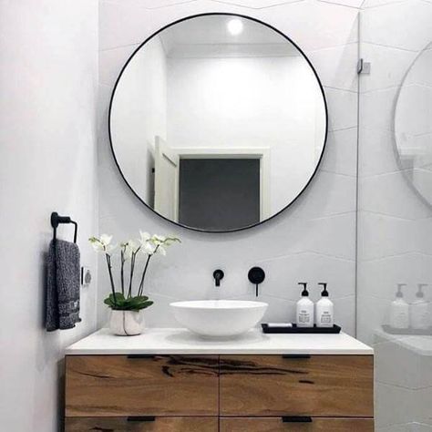 Use Mirrors to Create the Illusion of Space | Easy Ways to Make a Small Bathroom Look Larger | FarmFoodFamily.com Half Bathroom Remodel, Cheap Bathroom Remodel, Cheap Bathroom, Cabinet Remodel, Cheap Bathrooms, Bad Inspiration, Diy Bathroom Remodel, Bathroom Remodel Shower, Mirror Wall Bathroom