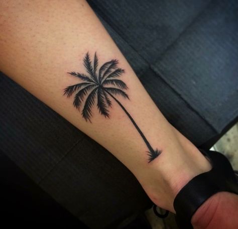 Love the placement and the palm tree Palm Trees Tattoo, Trees Tattoo, Tree Tattoo Meaning, Tree Tattoo Men, Tattoo Wallpaper, Unique Wrist Tattoos, Pineapple Tattoo, Tato Minimal, Palm Tattoos