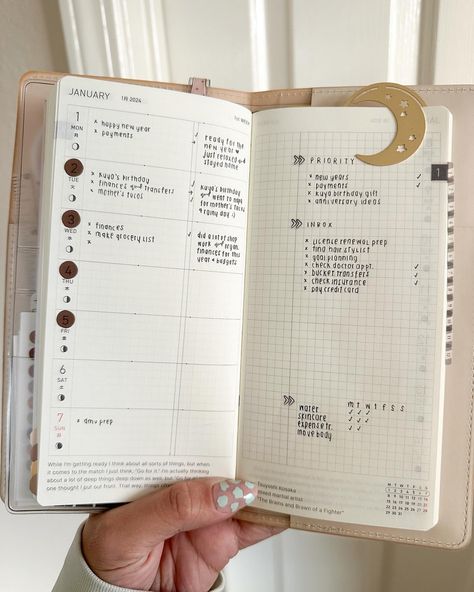 another year in the hobonichi weeks ✨ same layouts as last year ➡️ 📝 tasks / errands on the left + highly or something to remember on… | Instagram Hobonichi Weeks Tracker, Hobonichi Original Layout Ideas, Hobonichi Weeks Setup, Hobonichi 5 Year, Hobonichi Weeks Layout Ideas, Hobonichi Layout, Common Planner, Hobonichi Ideas, Hobo Weeks