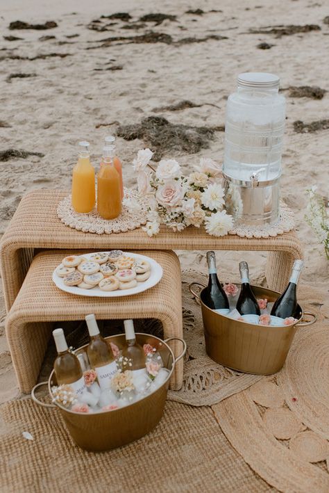 Bridal Shower Picnic, Bridal Picnic, Picnic Birthday Party, Beach Bridal Showers, Picnic Inspiration, Picnic Decorations, Picnic Style, Picnic Birthday, Boho Picnic