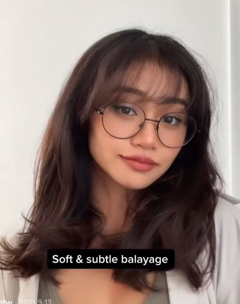 Short Layered Hair With Curtain Bangs Asian, Hair Cut For Round Face Shape Girl Asian, Wispy Bangs Glasses, Wispy Bangs Round Face Glasses, Kawaii Haircuts, Wispy Bangs With Glasses, Round Face Fringe, Oval Face Short Hair, Wispy Bangs Round Face