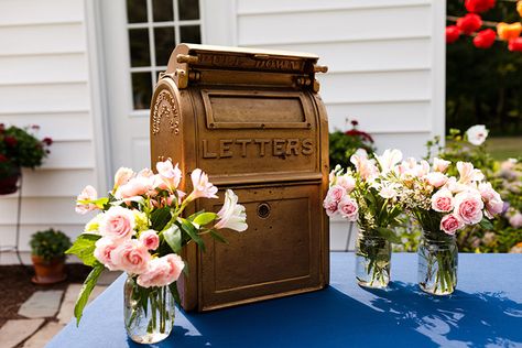 11 Unique Wedding Card Box Ideas  ~  we ❤ this! moncheribridals.com #weddingcardbox Modern Wedding Diy, Wedding Mailbox, Vintage Reception, Vintage Cards Handmade, Vintage Mailbox, Gift Table Wedding, Unique Wedding Cards, Vintage Wedding Cards, Wedding Card Box