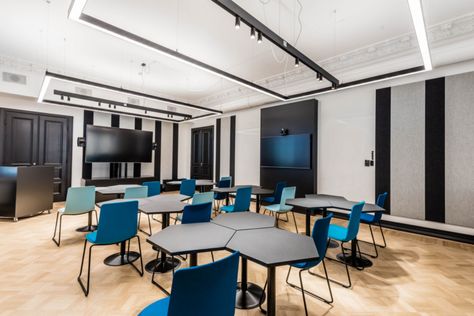 Acoustic Wall Panel, Quiet Office, Room Video, Collaborative Workspace, Training Room, Office Meeting Room, Office Space Design, Office Inspo, Corporate Interiors