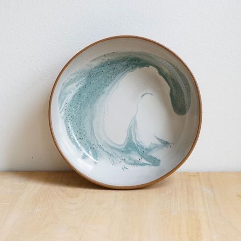 Ceramic Bowl Ideas, Ceramics Bowls Designs, Beachy Art, Ceramic Glaze Recipes, Pottery Glaze, Art Bowls, Ceramic Products, Shallow Bowl, Clay Bowl