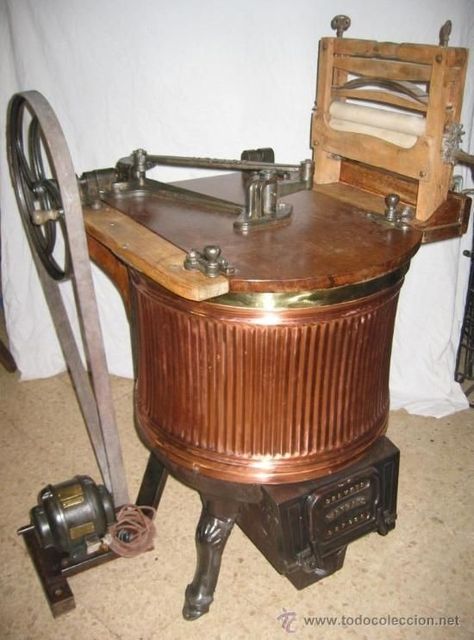 Antique Washing Machine, Vintage Washing Machine, Old Washing Machine, Vintage Appliances, Vintage Laundry, Vintage Sewing Machines, Wash Day, Copper Pots, Copper Kitchen