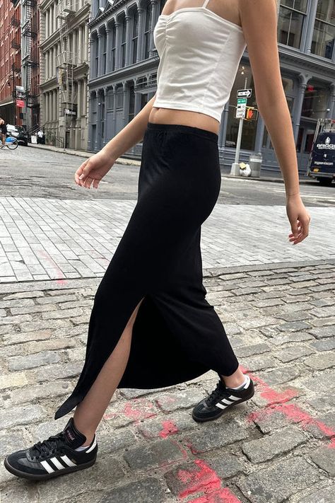 Brandy Melville Dana Skirt, Brandy Skirt, Samba Adidas Outfit, Cara Skirt, Long Black Skirt, Brandy Melville Skirt, Skirts Vintage, Brandy Melville Skirts, High Waist Long Skirt