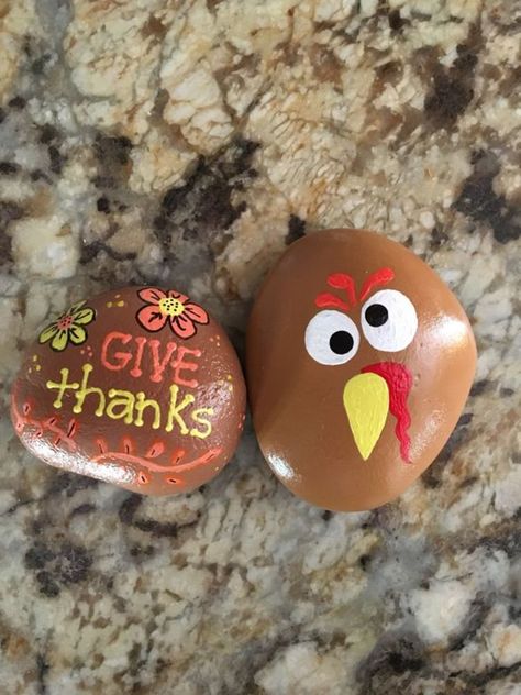 Thanksgiving Painted Stones, Halloween Kindness Rocks, Thanksgiving Rocks Painted, Thanksgiving Rock Art, November Painted Rocks, Painted Rocks For Thanksgiving, Turkey Rock Painting Ideas, Painted Rocks Thanksgiving, Thanksgiving Painted Rocks Ideas