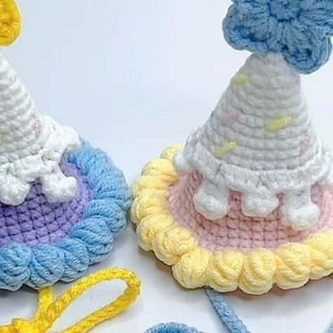 Crochet Party Hat Free Pattern, Crochet Birthday Hat, Plushies Crochet, Crochet Birthday, 2023 Crochet, Crochet Cake, Birthday Party Hats, Crochet Hats Free Pattern, Crochet Inspo