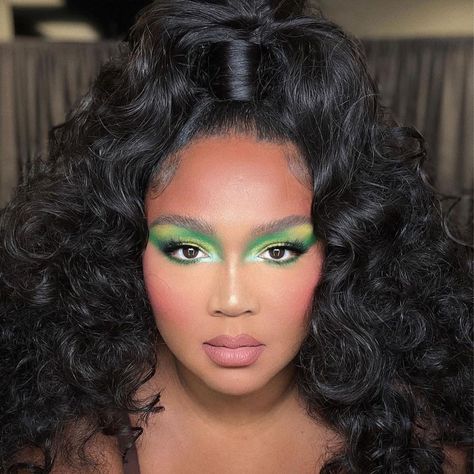 Lizzo Makeup, Black Hairstyles Art, The Grammys 2023, Lizzo Concert, Copper Curls, Grammys 2023, Hair Colour For Green Eyes, Fashion Editorial Makeup, Celeb Icons