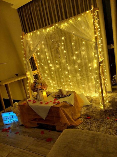 Simple Anniversary Decoration Ideas At Home, Home Picnic Ideas, Couple Dinner, Romantic Dinner Decoration, Couples Dinner, Romantic Room Decoration, Fall Bedroom Ideas, Romantic Date Night Ideas, Wedding Dance Video