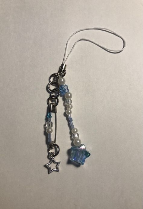 What To Do With Beads, Phone Charms Aesthetic, Cincin Diy, Blue Keychain, Blue Charm, Bead Charms Diy, Beaded Necklace Diy, Phone Charms, Beads Bracelet Design