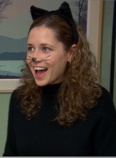 Cat Pam Beesley Creative Diy Couples Costumes, Pam Cat Costume The Office, Pam Beasley Costume, Pam Beesly Costume, Pam Beesly Outfit, Pam Beesly Icon, The Office Halloween Costumes, Angela The Office, Office Sitcom