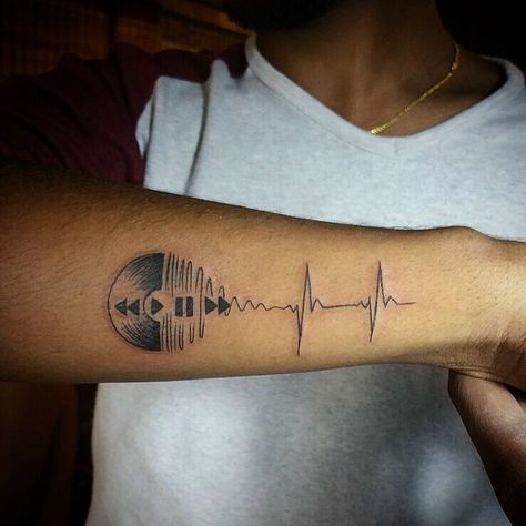 Lifeline Tattoos, Music Lover Tattoo, Headphones Tattoo, Best Cover Up Tattoos, Liz Phair, Tattoo Diy, Tattoo Music, Tattoo Trend, Tattoos For Lovers