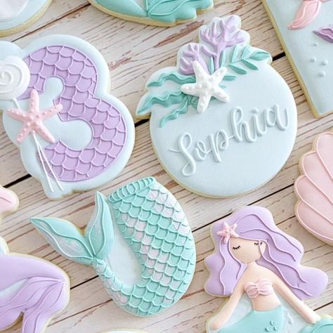 Megan Hoy on Instagram: "Mermaid dreams 🐚🧜‍♀️ .  . . . . . . . #cookies #sugarcookies #bradentoncustomcookies #customcookies #royalicingcookies #cookiesofinstagram #royalicing #srqlocal #monarchbakingcompany #bradentonfl #bradentoncookies #bradentondecoratedcookies #sarasota #Sarasotacookies #icedcookies #cookiedecorating #cookiedecorator #decoratedsugarcookies #designercookies #annamariaislandcookies #sugarart #edibleart #annamariaislandflorida #smallbuisness #mermaids #mermaidcookies" Mermaid Cookies Decorated Easy, Mermaid Iced Cookies, Mermaid Party Cookies, Mermaid Cookies Decorated, Mermaid Birthday Cookies, Mermaid Sugar Cookies, Sea Cookies, Special Cookies, Icing Transfers