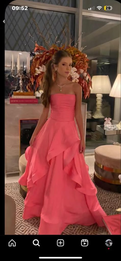 Vestidos Met Gala, Forma Dresses, Senior Prom Dresses, Strapless Prom Dresses, Effortlessly Chic Outfits, Prom Dress Inspiration, Cute Prom Dresses, Pretty Prom Dresses, Grad Dresses