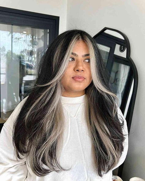 Rambut Brunette, Hair Contouring, Platinum Blonde Highlights, Platinum Blonde Hair Color, Money Piece, Hair Streaks, Long Layered Haircuts, Edgy Hair, Chic Hairstyles