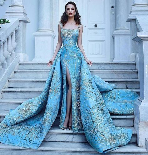 This #SadekMejed #SadekMajedCouture gown is so beautiful! I love the fabric, and the color combination of baby blue and gold is stunning!… 파티 드레스, فستان سهرة, Fashion Blogger Style, Prom Dresses Blue, Gorgeous Gowns, Beautiful Gowns, Couture Dresses, Fancy Dresses, Dream Dress