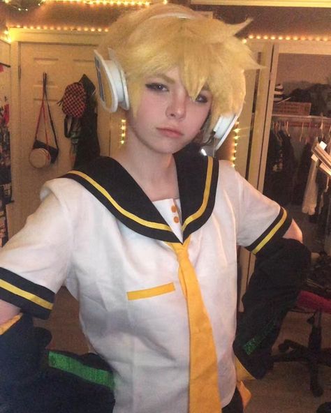 LEN KAGAMINE PHOTOS‼️‼️‼️ 🍌🍌🍌🍌🍌🍌🍌🍌🍌🍌🍌🍌 I finnaly restyled his wig and I think it looks A LOT better than the last one. Also I <3 JOOST • • • #len #lenkagamine #lenkagaminecosplay #lenkagaminecosplayer #lenkagaminevocaloid #cosplay #cosplayer #voacloid #vocaloidcosplay #miku #kagamine #kagaminelen #_raccoon_cos_ #joost #voacloidlen Kagamine Len Cosplay, Len Cosplay, Nerd Boyfriend, Vocaloid Cosplay, Cosplay Outfits, Last One, Costume Ideas, Vocaloid, Halloween Costume