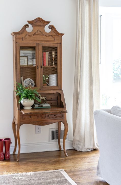 Vintage Furniture Antique Living Rooms, Secretary Desk In Entryway, Secretary Desk Decor Ideas, Secretary Desk In Living Room, Secretary Desk Decor, Old Secretary Desk, German Apartment, Hunting Room Decor, Decorating With Antique Furniture