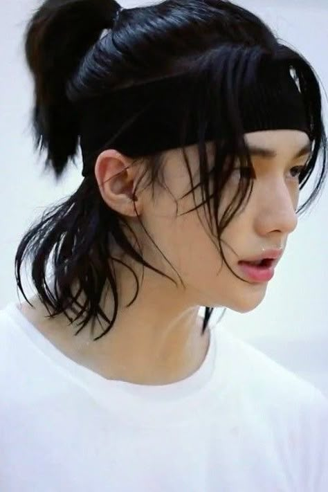 #straykids #hyunjin Hyunjin Hairstyle, Straykids Hyunjin Photoshoot, Hyunjin Stray Kids, Hair Reference, Kids Icon, Long Hair Styles Men, Boy Hairstyles, Crazy Kids, Hwang Hyunjin