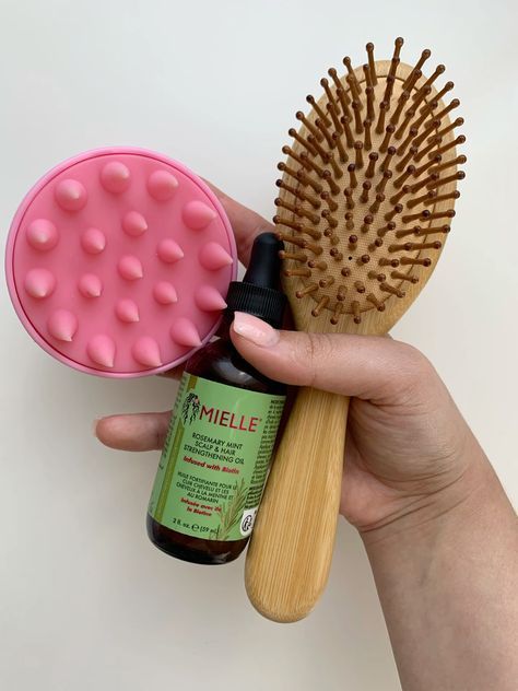 Hair Oil Mielle, Hair Care Oiling, Oiling Hair Routine, Hair Oil Products, Scalp Oiling, Hair Products Aesthetic, Hair Oiling Routine, Aesthetic Hair Care, Hair Care Aesthetic