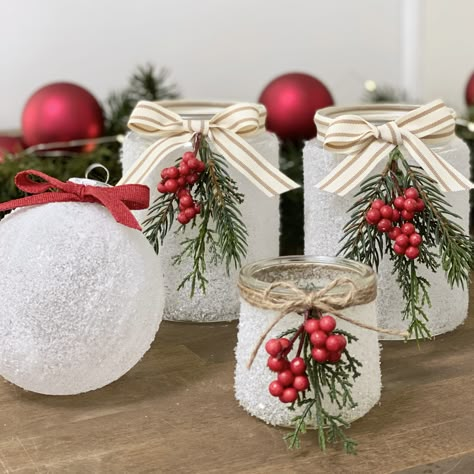 Evergreen Crafts, Diy Holiday Gift Ideas, Oui Jars, Mason Jars Ideas, Jar Candle Holders, Christmas Table Decorations Diy, Jars Ideas, Jar Candle Holder, Christmas Candle Decorations