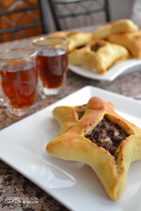 Lebanese Meat Pies, Syrian Food, Middle East Food, Middle East Recipes, Lebanese Cuisine, Meat Pies, Middle Eastern Dishes, Eastern Cuisine, Lebanese Recipes