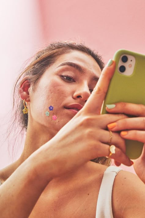 The Truth About TikTok's Face-Taping Trend For Wrinkles Kelly Tiktok, Middle Parted Hair, Skin Care Captions, Skin Care Drunk Elephant, Skin Care Drawing, Skin Care Aesthetic Pictures, Skin Care Creative Ads, Skin Care Background, Skin Care Branding Design