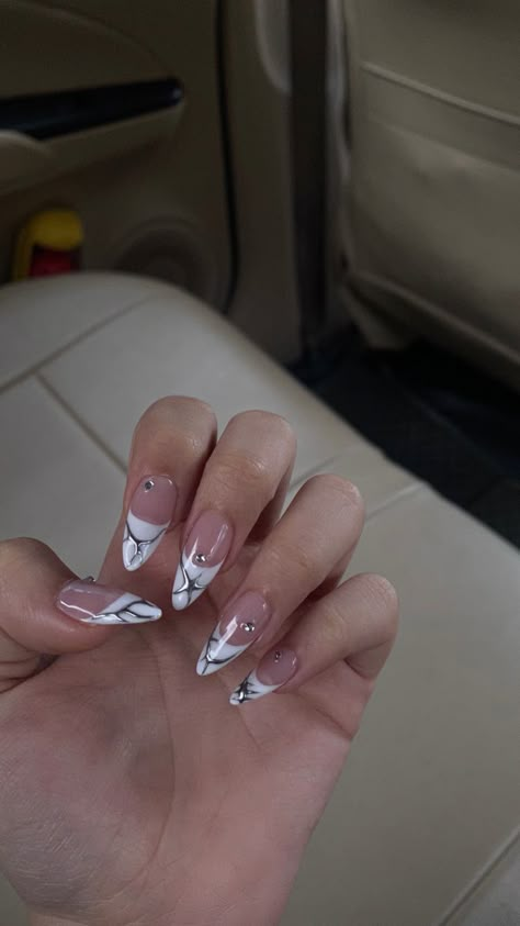 Nails idea Almond Concert Nails, Almond Acrilyc Nails Ideas, Chrome Inspo Nails, Guy Hand Tattoos, Fun Almond Nails Art Designs, Concert Nails Ideas, Rave Nails, Concert Nails, Aqua Nails