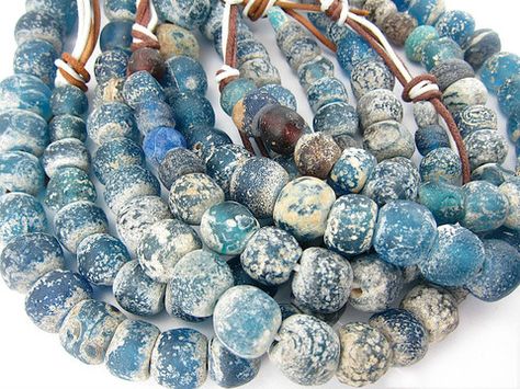 African Trade Beads, Roman Glass, Seed Bead Tutorial, Homemade Jewelry, African Beads, African Jewelry, Trade Beads, Precious Jewelry, Ceramic Beads