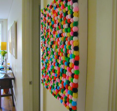 DIY Pom-Pom Artwork - I'm obsessed with pom-poms and thought I'd create something great with them! Pompom Wall Decor, Pom Pom Canvas Art, Pompom Wall Art, Pom Pom Art, Easter School, Koti Diy, Collaborative Art Projects, Insulation Board, Diy Photo Frames