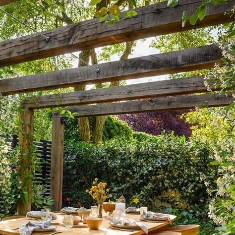 Garden Pergola Dining Area, Outdoor Eating Spaces Backyards, Pergola Dining Area, Pergola Dining, Garden Dining Area, Oak Pergola, Outdoor Eating Spaces, Rustic Pergola, Pergola Lighting