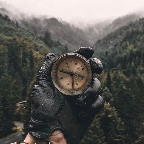 Outdoorsman Style, Survival Aesthetic, James Nachtwey, Foto Poses, Man Up, Mans World, Bushcraft, The Great Outdoors, Compass