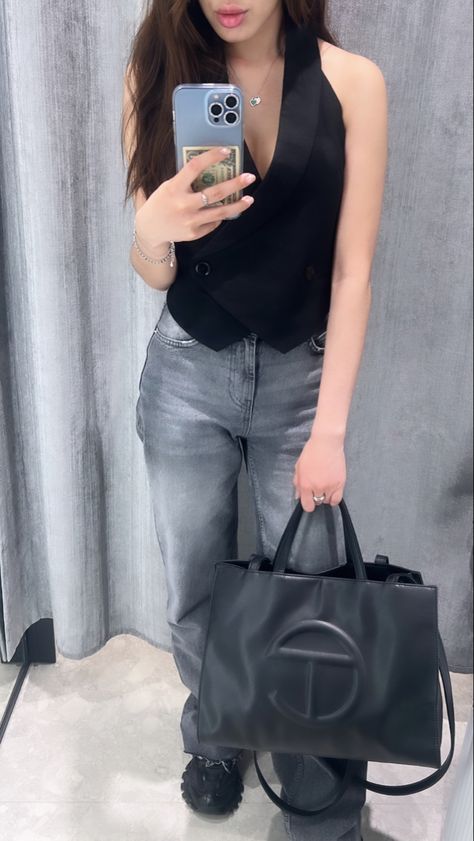 Balenciaga Track 2 Outfit, Black Telfar Bag, Balenciaga Track Outfit, Telfar Bag Outfit, Balenciaga Outfit, Track Outfits, Balenciaga Track 2, Telfar Bag, Tiffany Necklace