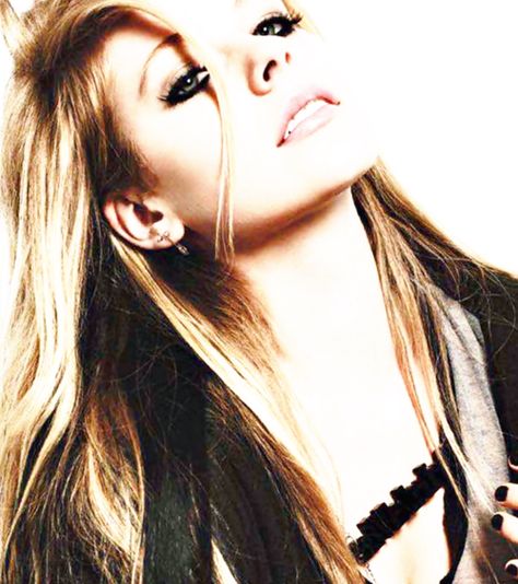 Avril Lavigne Avril Lavigne Pfp, 80k Followers, Under My Skin, Avril Lavigne, Musician, Instagram Profile, Celebrities, Skin, On Instagram