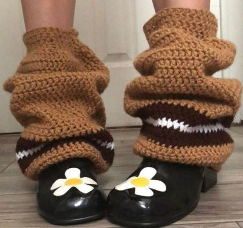 Cute Crochet Leg Warmers, Crochet Leg Warmers Aesthetic, Crocheted Leg Warmers, Kawaii Crochet Clothes, Crochet Legwarmers, Crochet Leg Warmers, Mini Crochet, Kawaii Crochet, Crochet Fashion Patterns