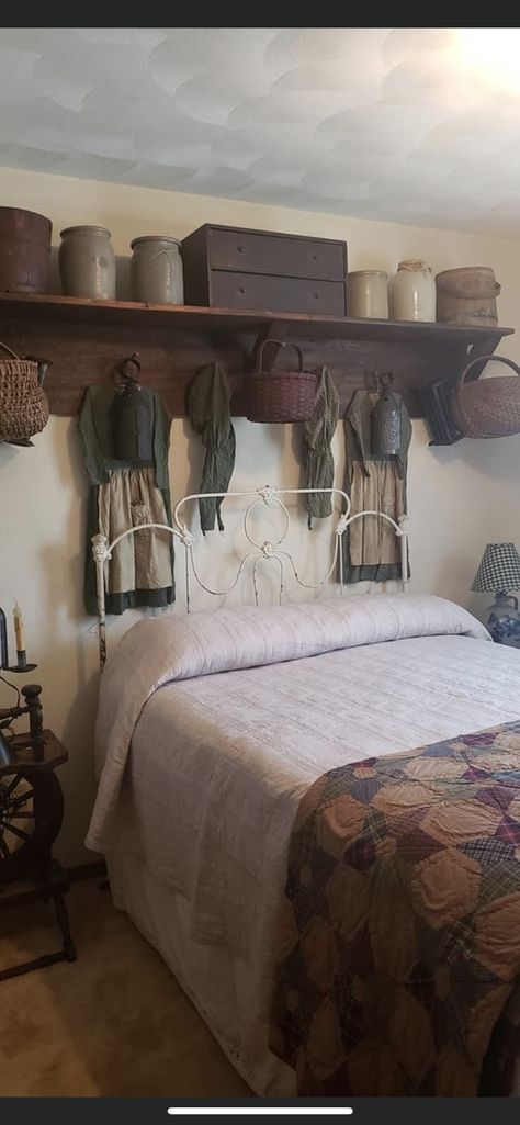 Primitive Bedroom Ideas, Shelf Over Bed, Primitive Country Bedrooms, Colonial Bedrooms, Primitive Bedding, Country Cottage Interiors, Primitive Bedroom, Homestead House, Primitive Design