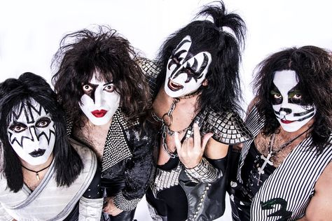 Da inicio la gira española de KISS EXPERIENCE -  ||  Recordaros que esta semana da inicio en Zaragoza de KISS EXPERIENCE, uno de los mejores tributos a KISS que te puedes encontrar. Desde Argentina, y de la mano del cantante argentino Sebastian Gava,  que ha colaborado con miembros originales de la banda como Bruce Cilicl,  y miembro de la mítica banda Kefren, la mejor banda … http://rockthebestmusic.com/2018/04/da-inicio-la-gira-espanola-de-kiss-experience.html?btz21=0445053902 by http://klou.tt/rceyfd576cbq Banda Kiss, Hd Sky, Nyc March, Eric Singer, Vinnie Vincent, Viking Metal, Kiss Images, Peter Criss, Michael Bolton